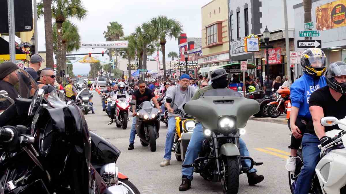 Bikes auf Main Street, Daytona Florida